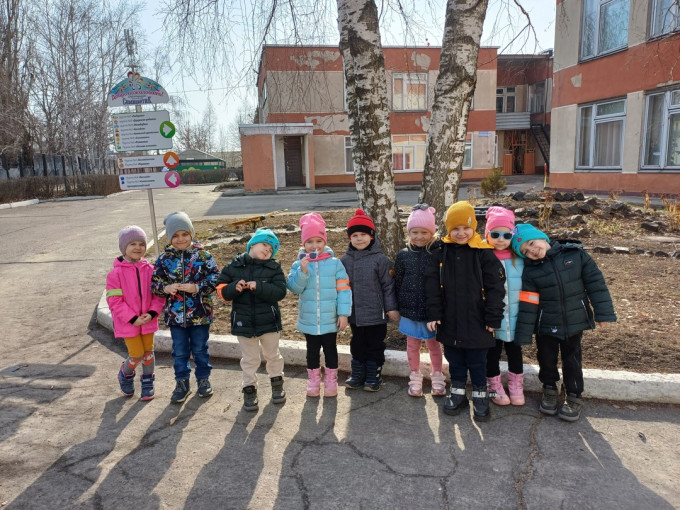 Весна, весна на улице, весенние деньки Весна, весна на улице, весенние деньки.